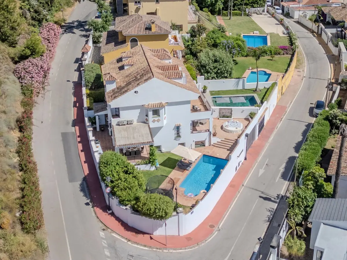 Detached Villa for sale in Nueva Andalucía — photo 1