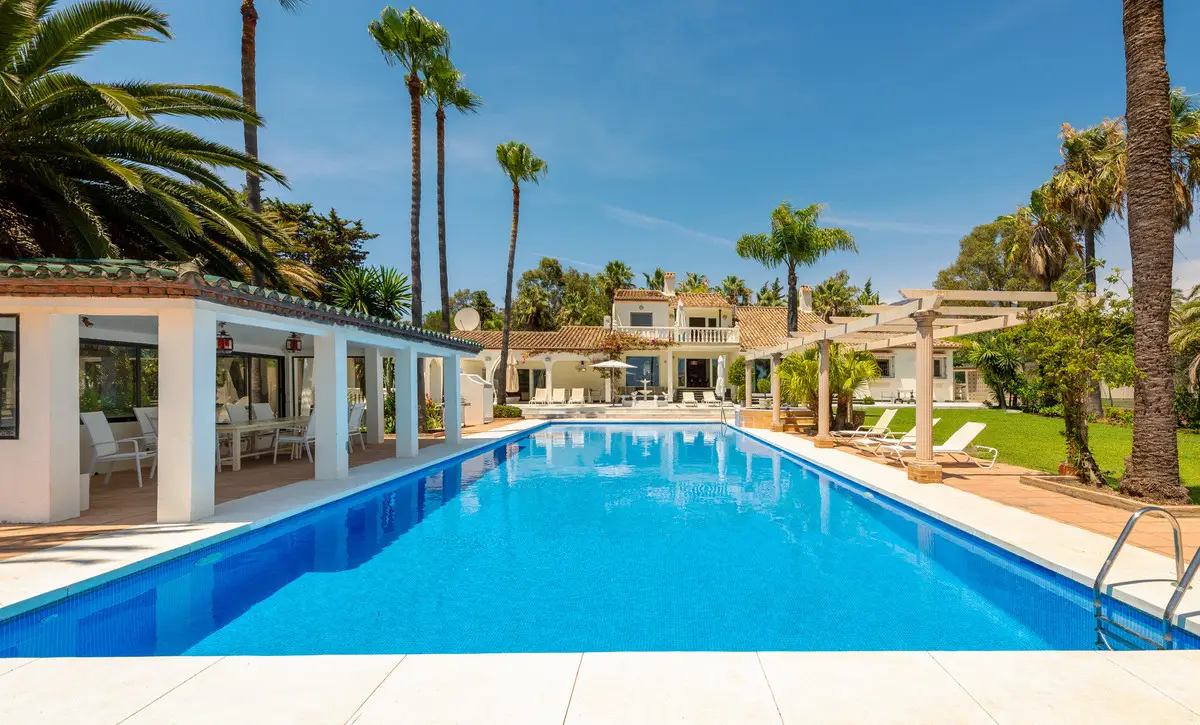 Detached Villa for sale in Estepona — photo 1