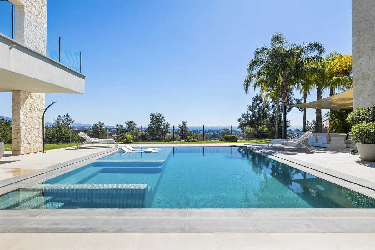 Detached Villa for sale in Benahavís — photo 1