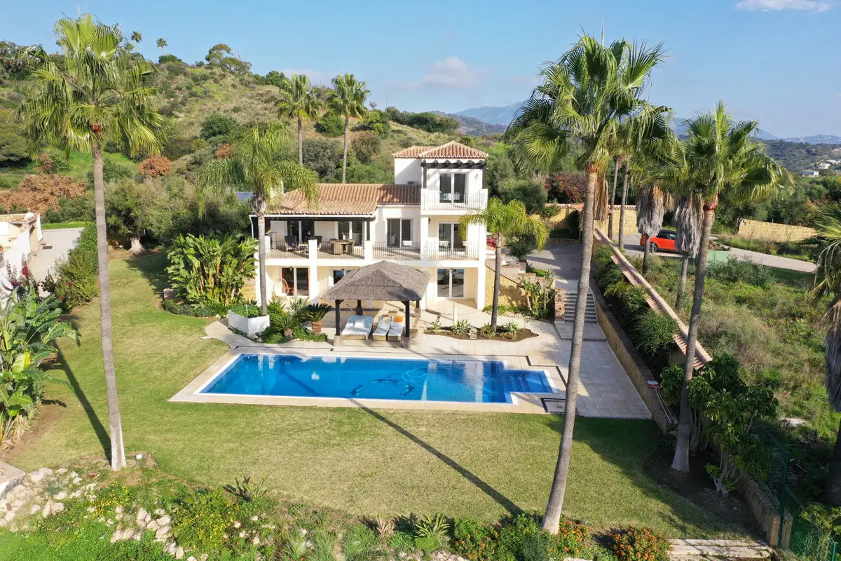 Detached Villa for sale in Estepona — photo 1