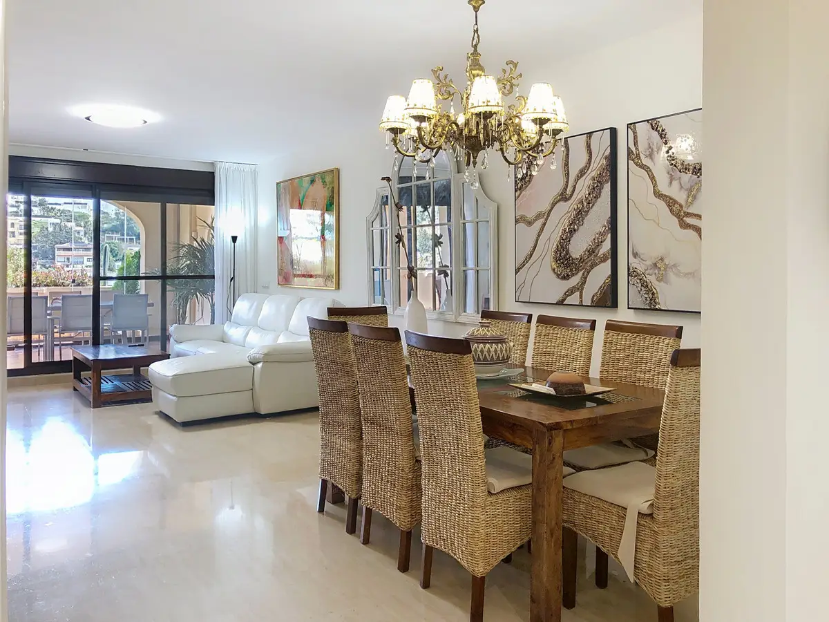 Middle Floor Apartment for sale in Estepona — photo 1