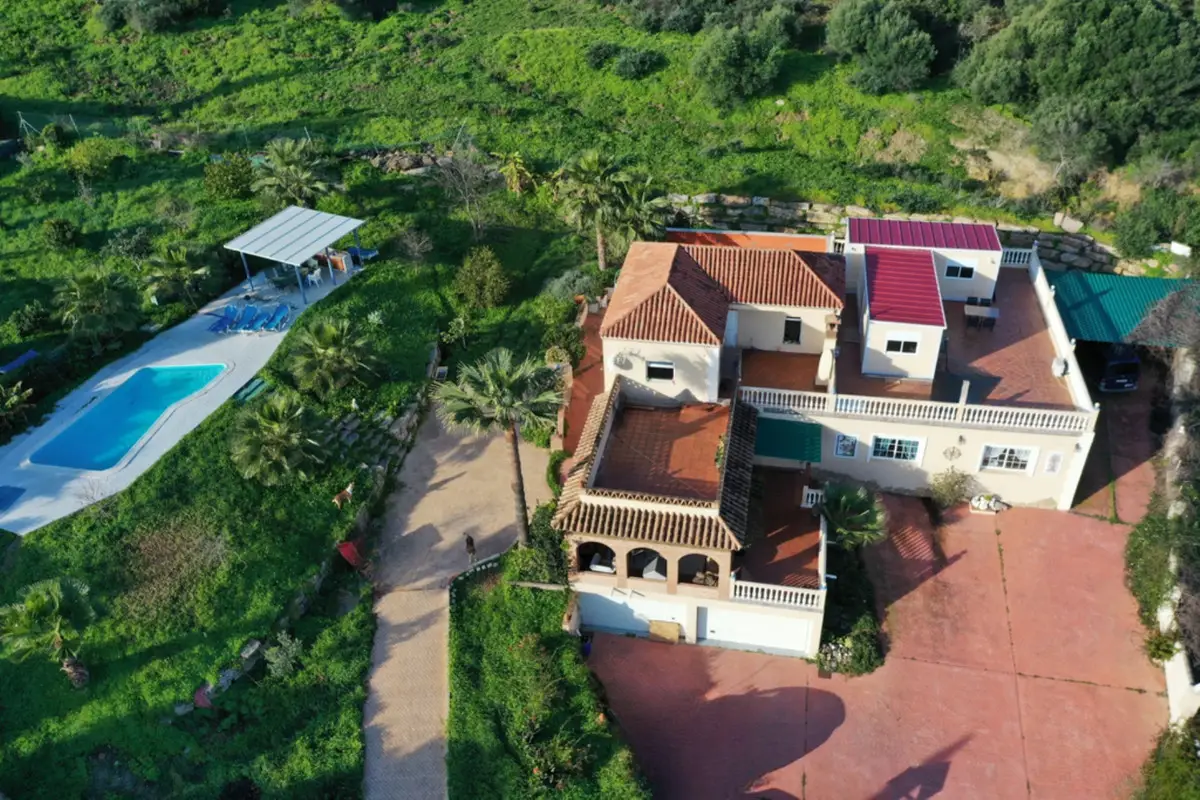 Detached Villa for sale in Estepona — photo 1