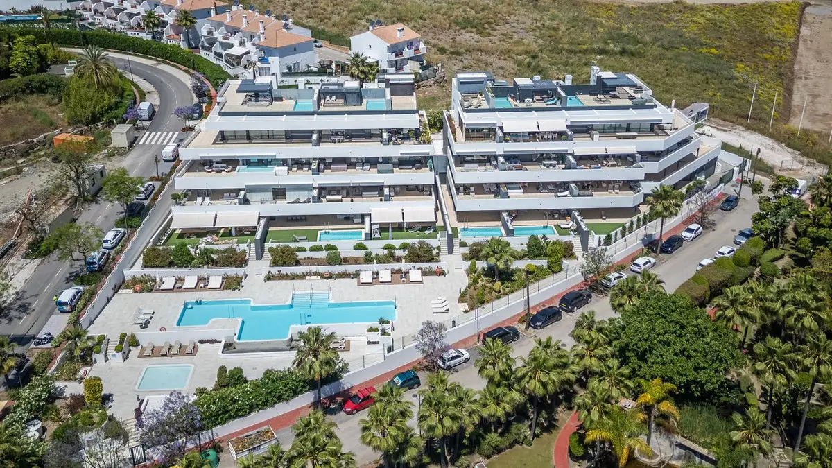 Middle Floor Apartment for sale in Estepona — photo 1