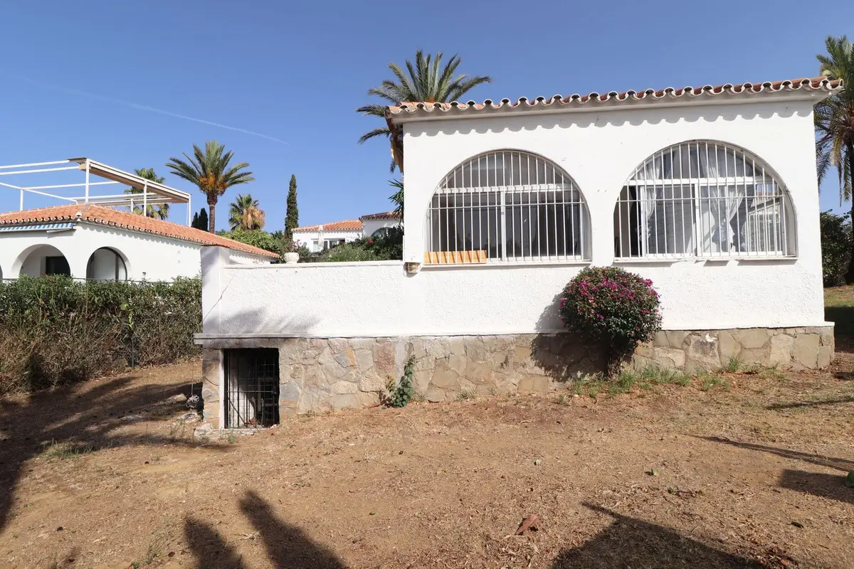 Detached Villa for sale in El Faro — photo 1