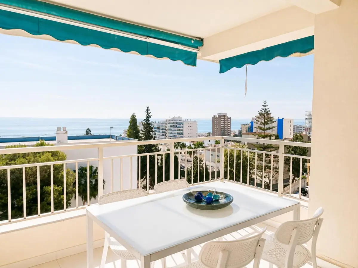 Middle Floor Apartment for sale in La Carihuela — photo 1