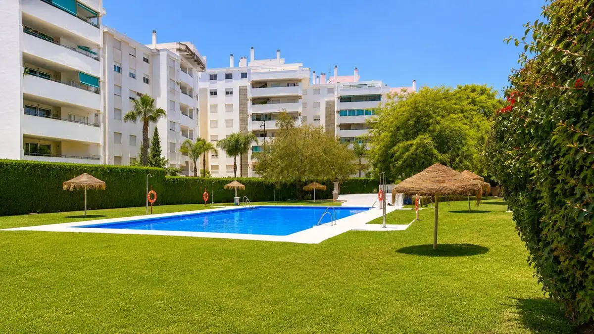 Middle Floor Apartment for sale in Fuengirola — photo 1