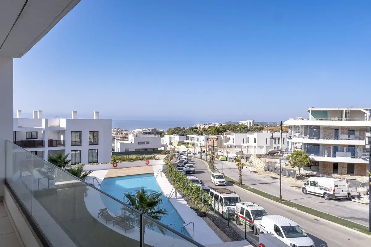 Middle Floor Apartment for sale in Fuengirola — photo 1