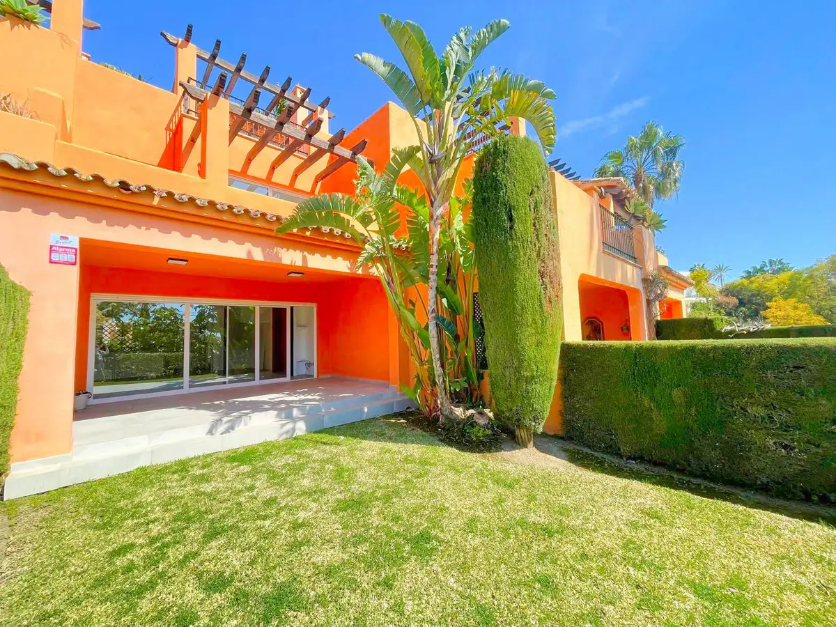 Townhouse for sale in El Paraiso — photo 1