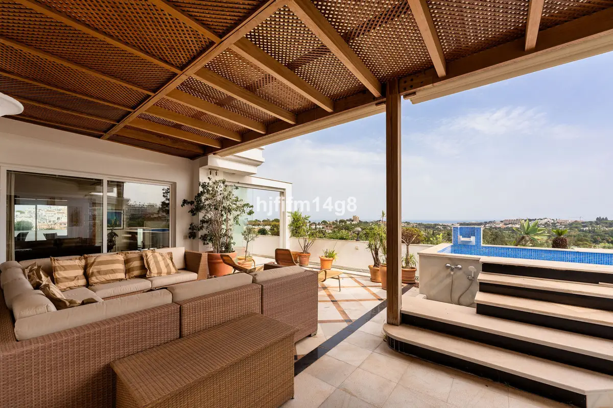 Penthouse for sale in Nueva Andalucía — photo 1
