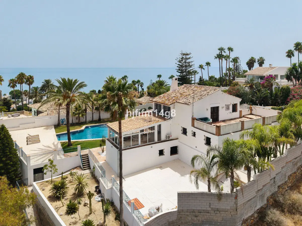 Detached Villa for sale in Estepona — photo 1
