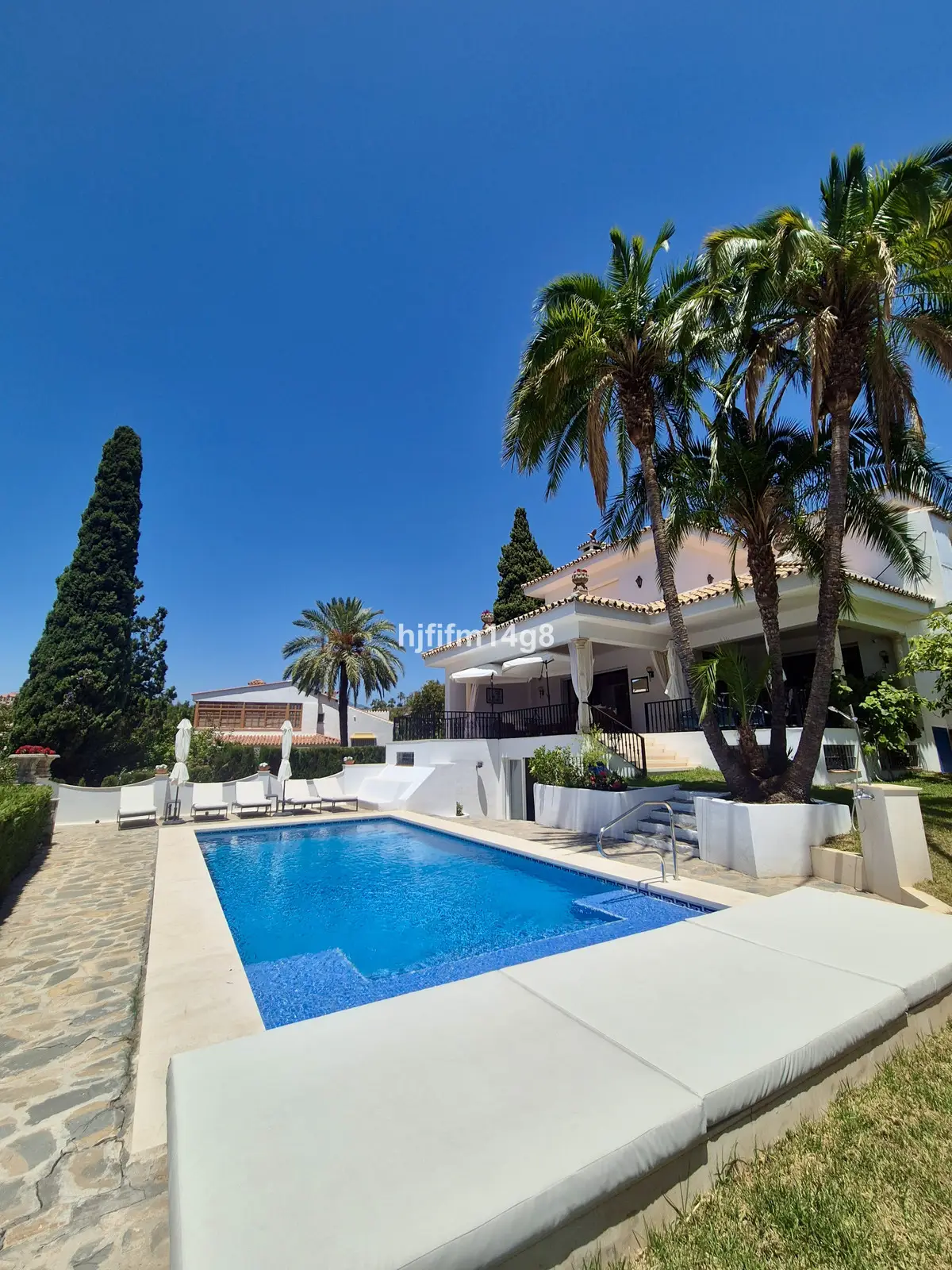 Detached Villa for sale in La Campana — photo 1