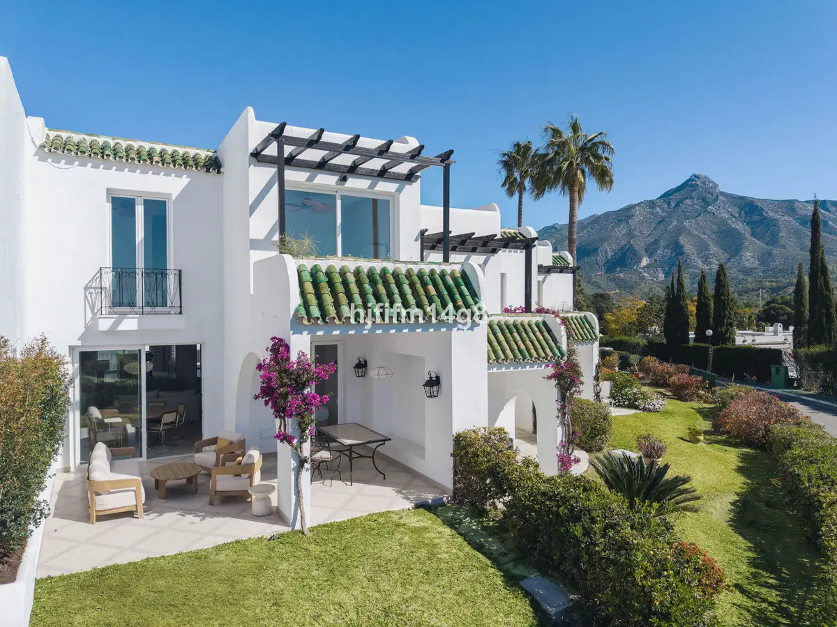 Townhouse for sale in La Colina — photo 1