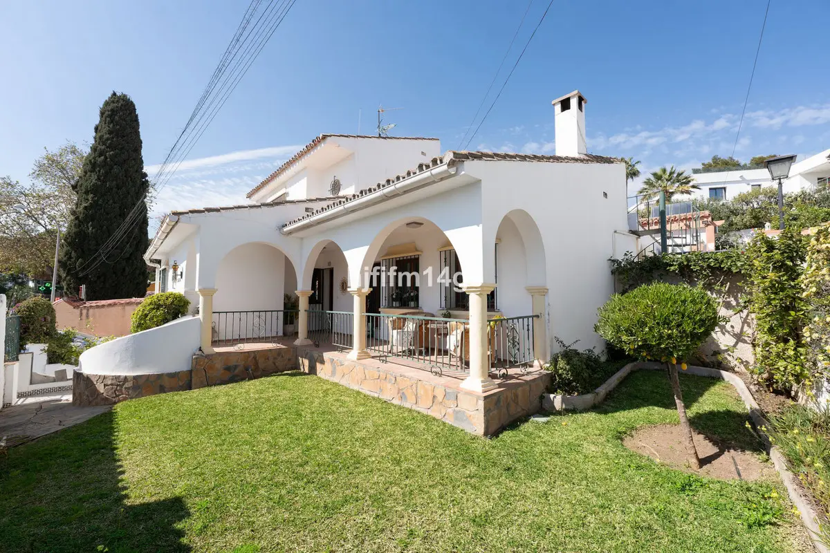 Detached Villa for sale in La Campana — photo 1