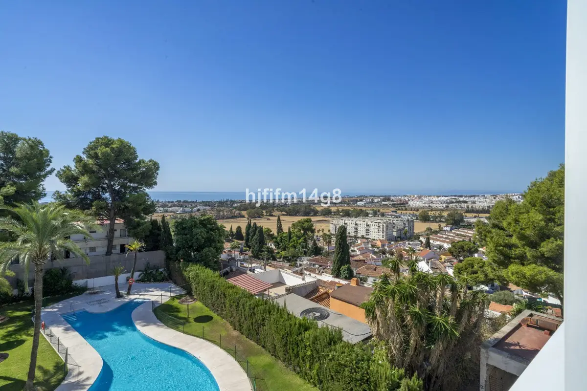 Middle Floor Apartment for sale in Nueva Andalucía — photo 1