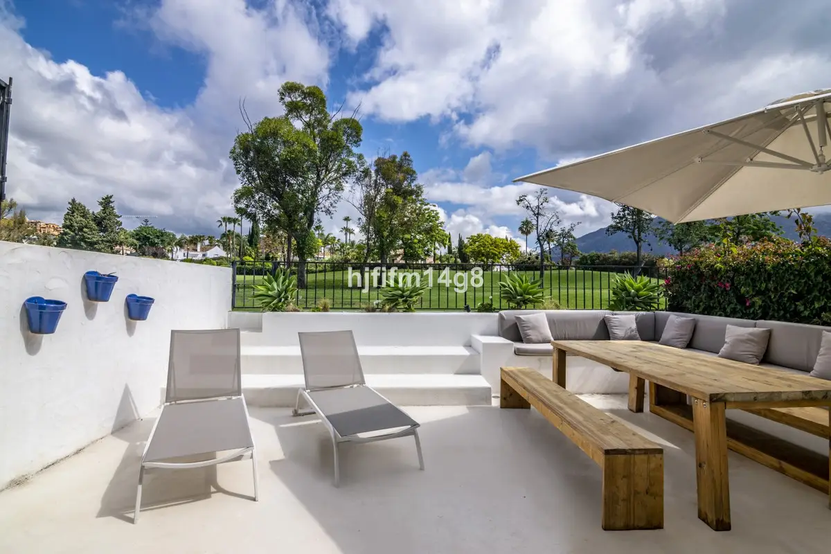 Townhouse for sale in Nueva Andalucía — photo 1