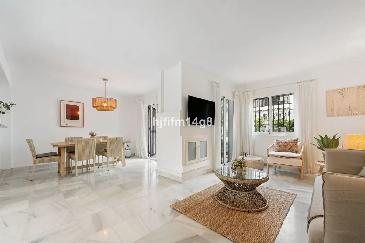 Townhouse for sale in Nueva Andalucía — photo 1