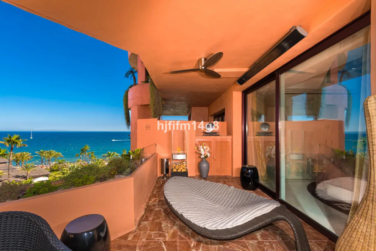 Middle Floor Apartment for sale in Estepona — photo 1