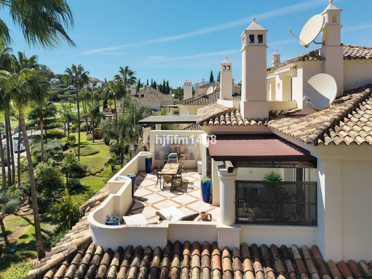 Penthouse for sale in Nueva Andalucía — photo 1