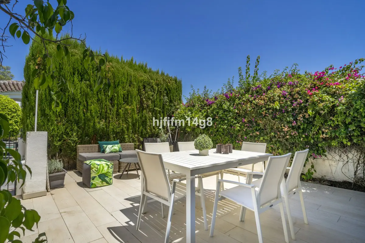 Townhouse for sale in Nueva Andalucía — photo 1