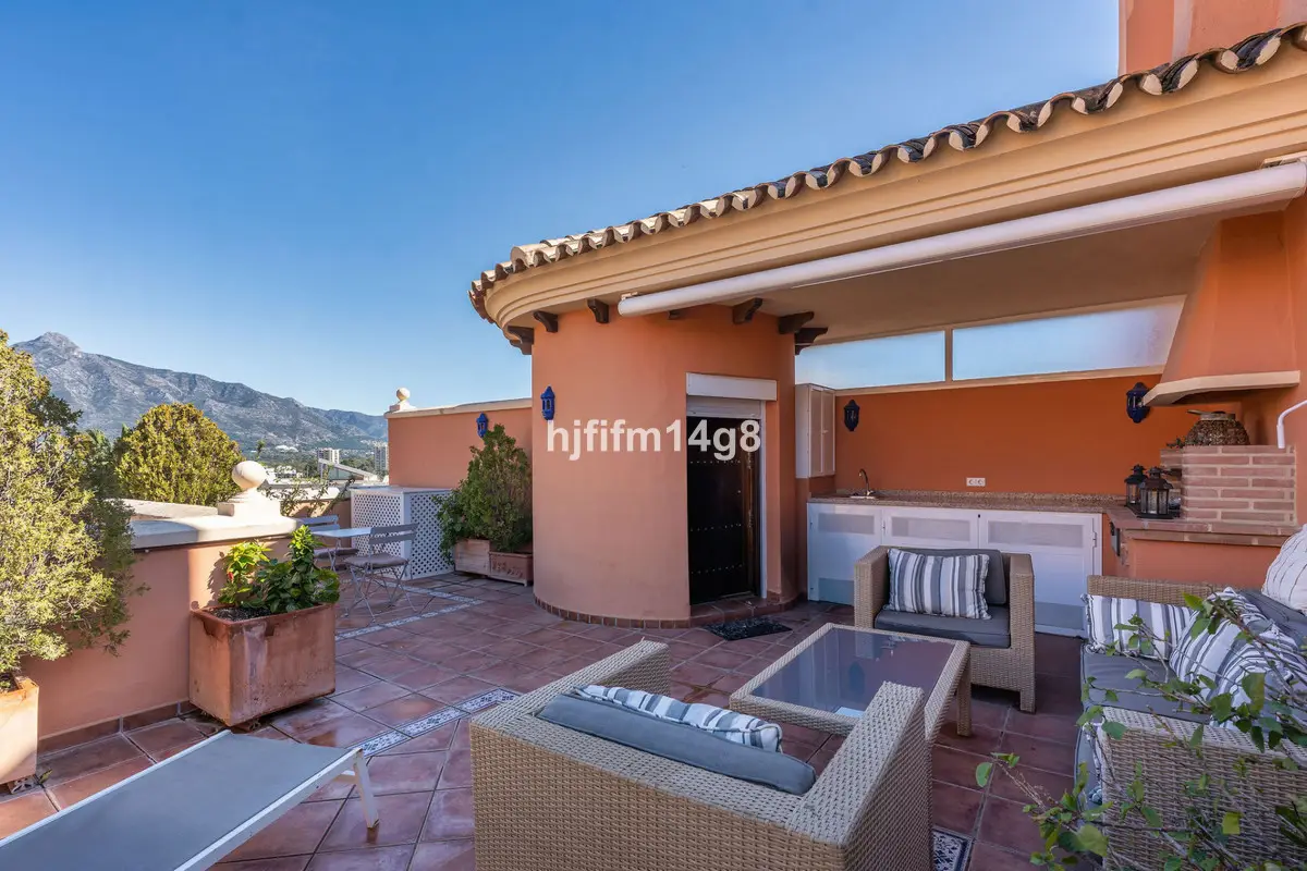 Penthouse for sale in Nueva Andalucía — photo 1