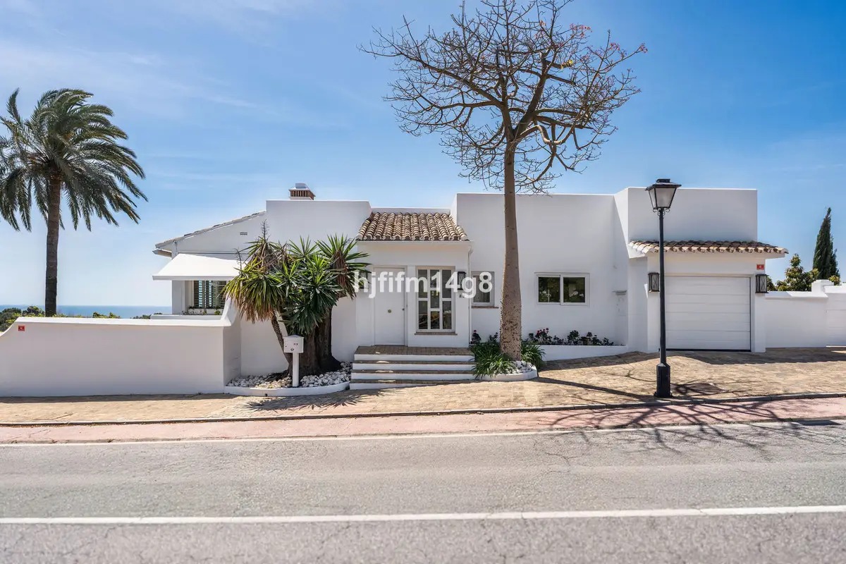Detached Villa for sale in Nueva Andalucía — photo 1