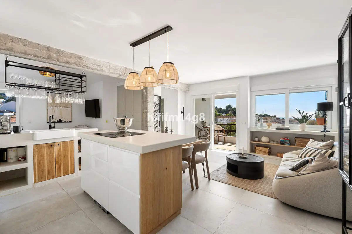 Middle Floor Apartment for sale in La Campana — photo 1