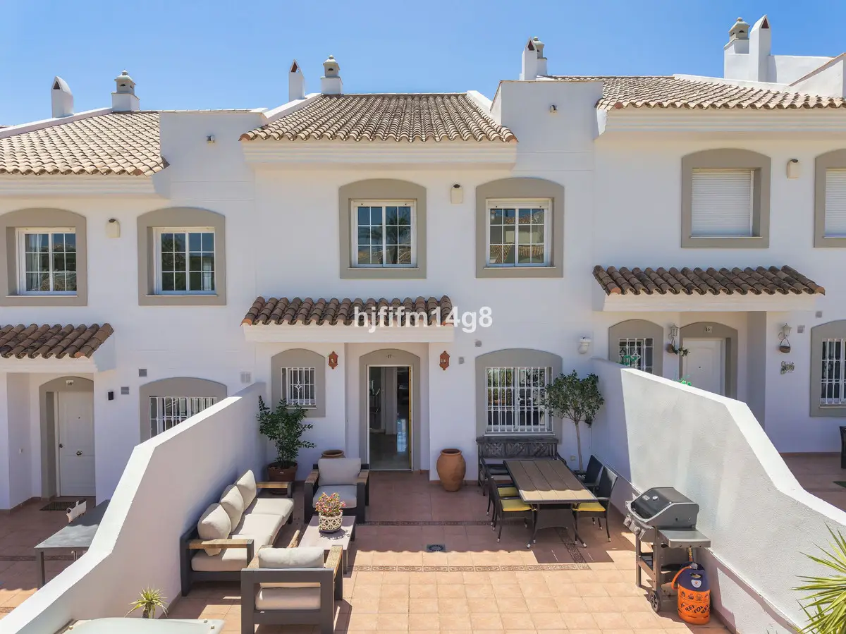 Townhouse for sale in Nueva Andalucía — photo 1