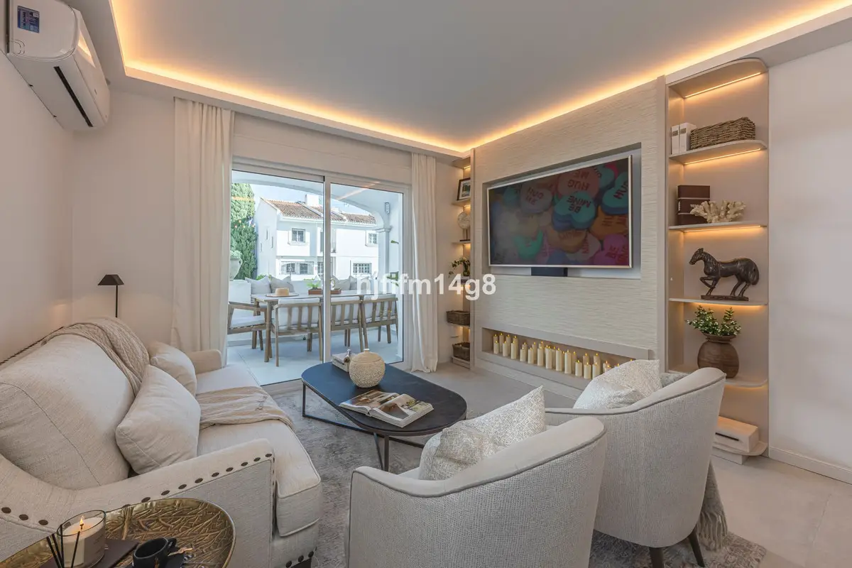 Townhouse for sale in Nueva Andalucía — photo 1