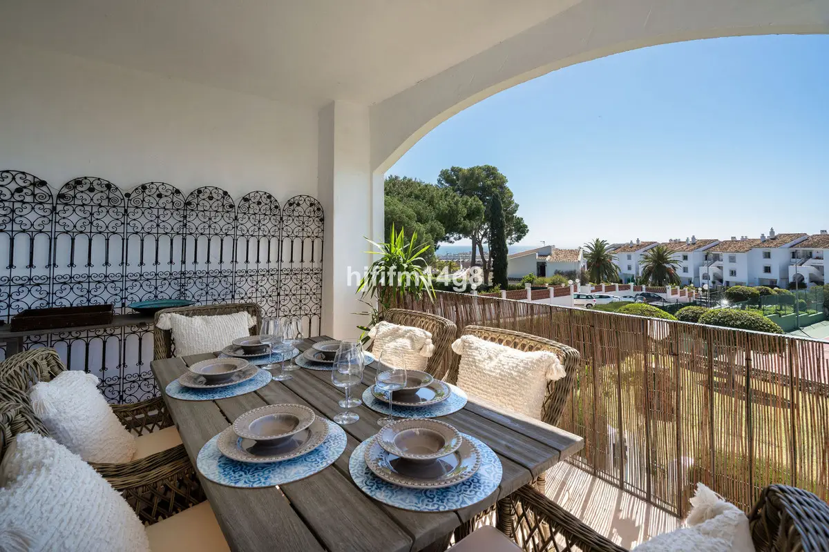 Middle Floor Apartment for sale in Nueva Andalucía — photo 1