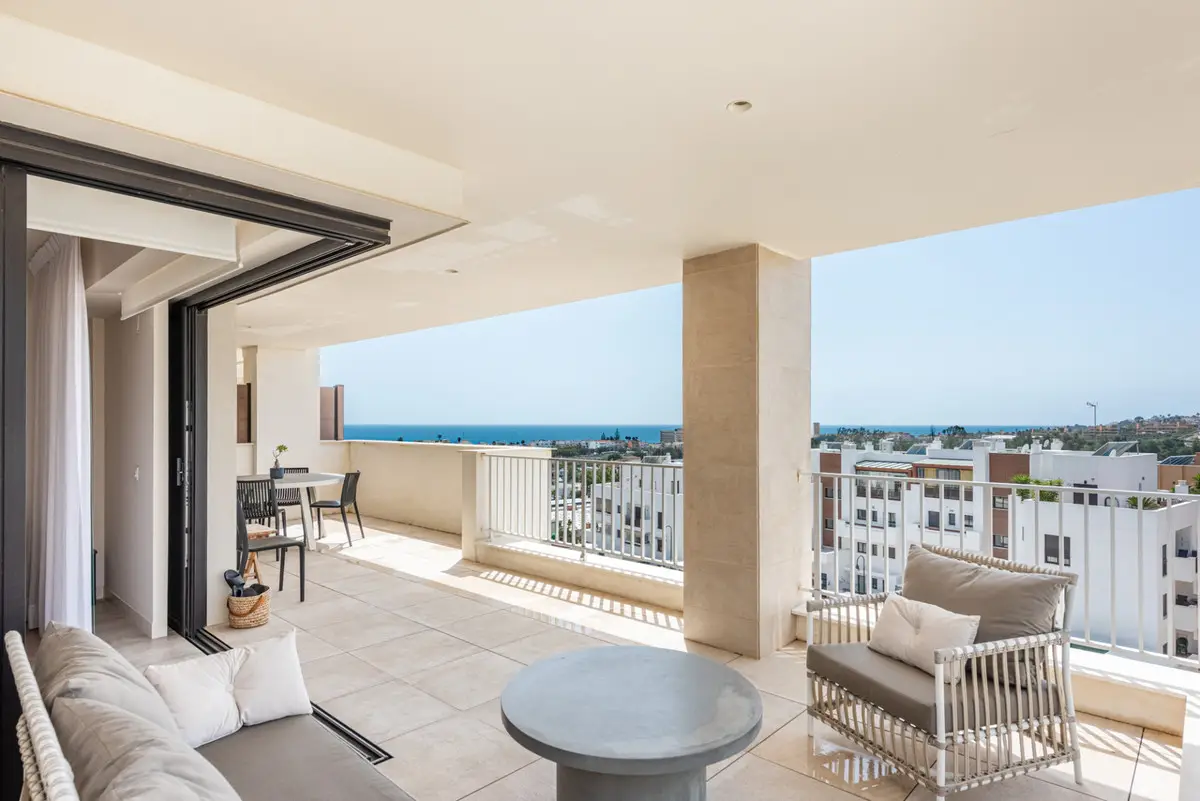 Middle Floor Apartment for sale in La Cala de Mijas — photo 1