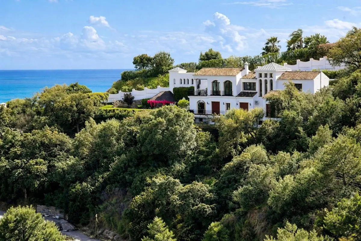 Detached Villa for sale in Benahavís — photo 1