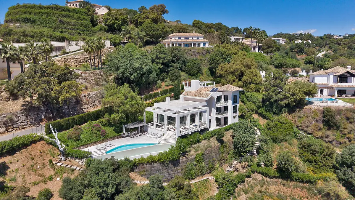 Detached Villa for sale in Benahavís — photo 1
