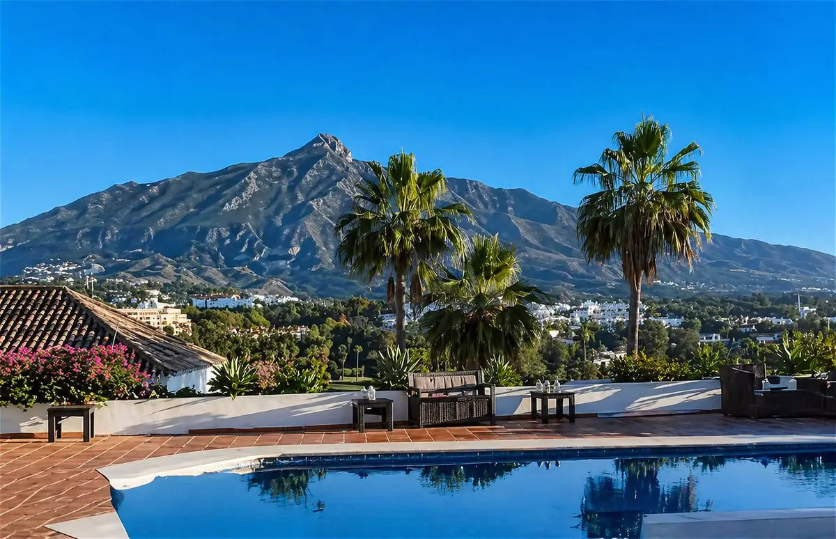 Detached Villa for sale in Nueva Andalucía — photo 1