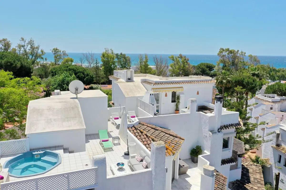 Penthouse for sale in Elviria — photo 1