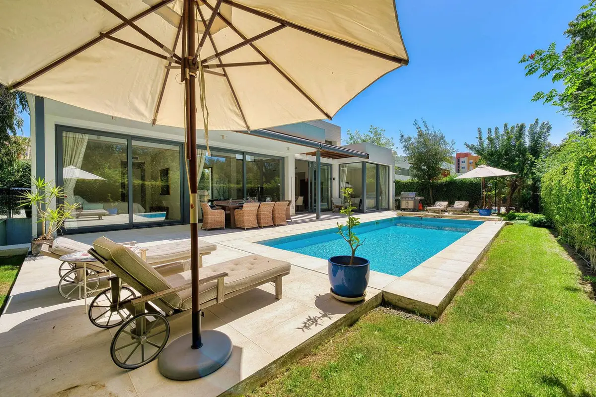 Detached Villa for sale in Estepona — photo 1