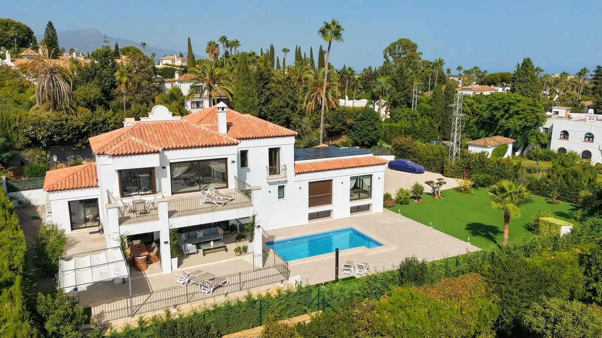 Detached Villa for sale in Estepona — photo 1