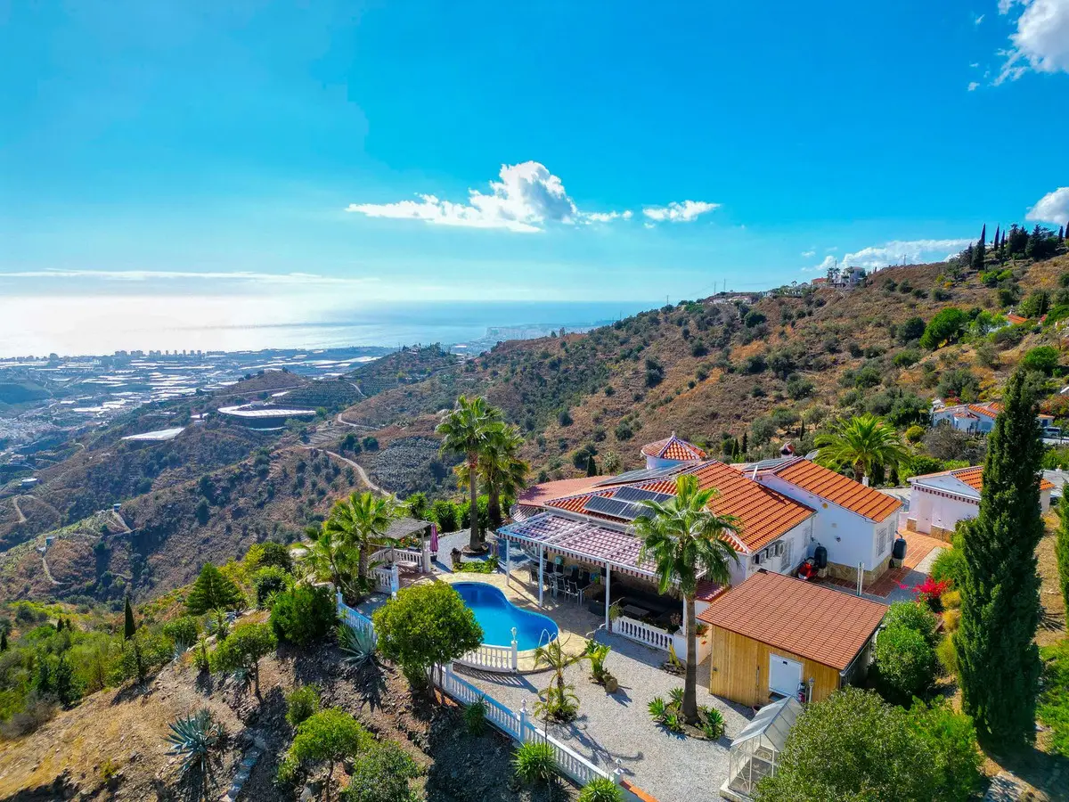 Detached Villa for sale in Arenas — photo 1