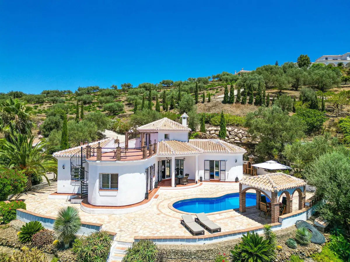 Detached Villa for sale in Arenas — photo 1