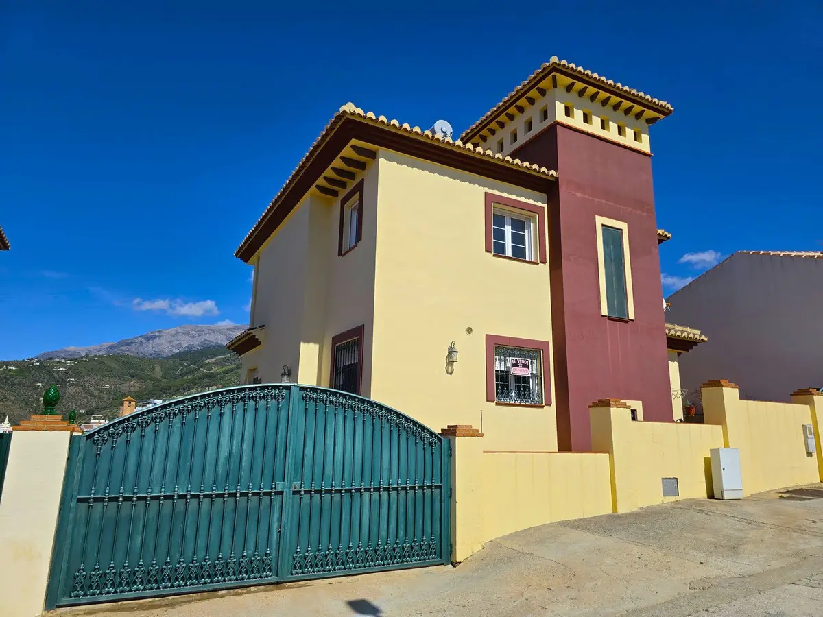 Detached Villa for sale in Canillas de Albaida — photo 1