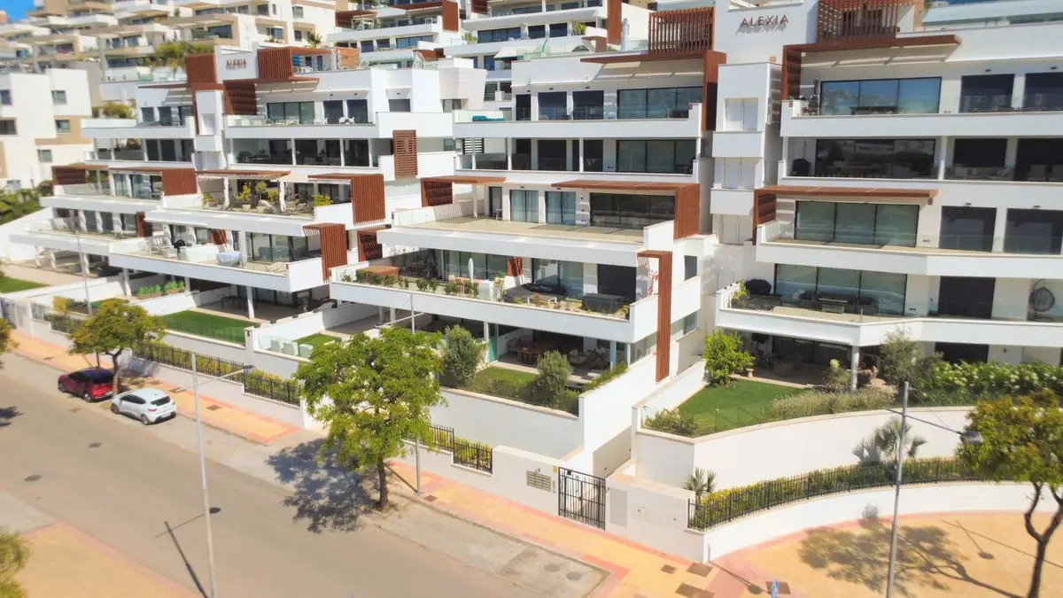 Ground Floor Apartment for sale in Estepona — photo 1