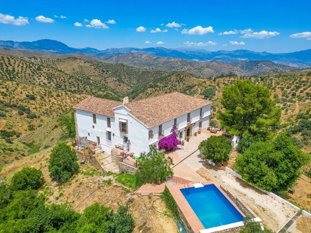 Finca - Cortijo for sale in Colmenar — photo 1