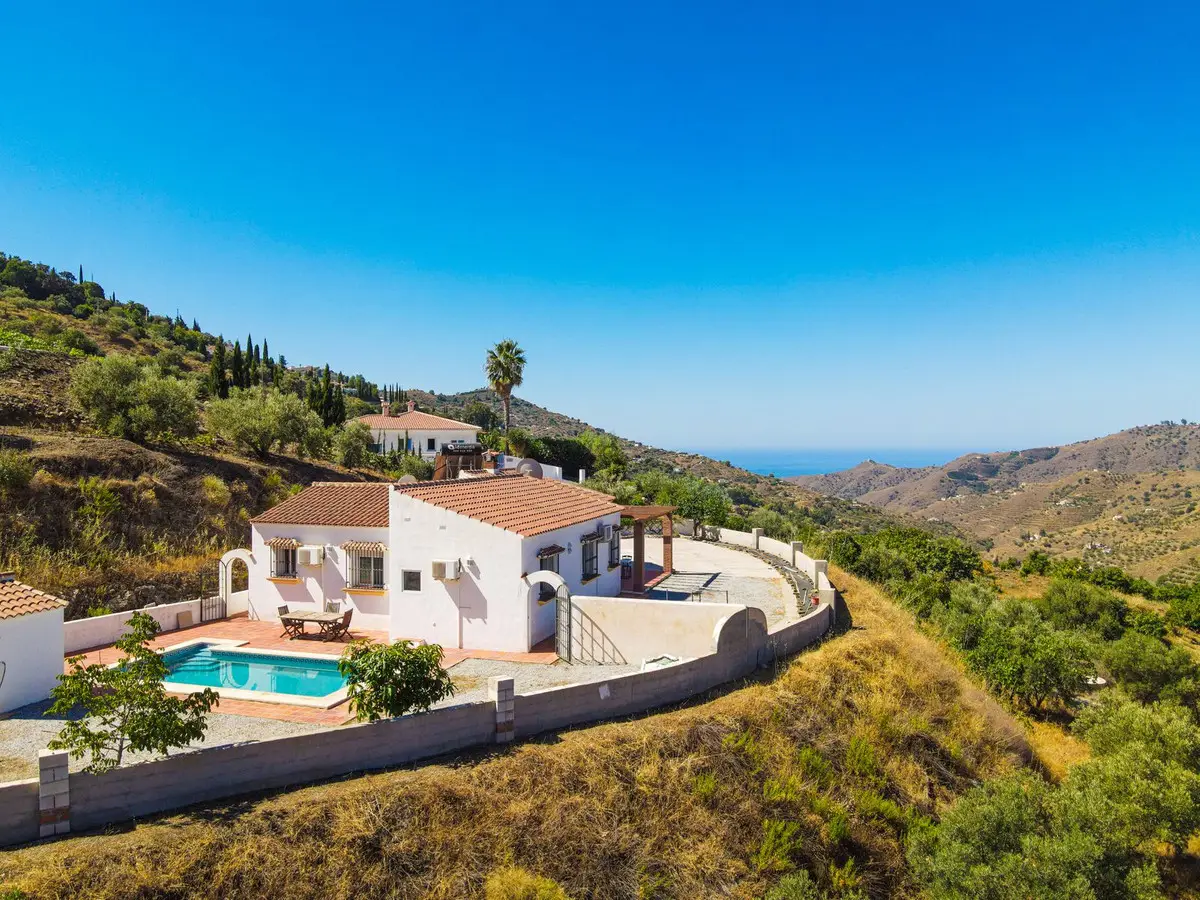 Finca - Cortijo en venta en Cómpeta — foto 1