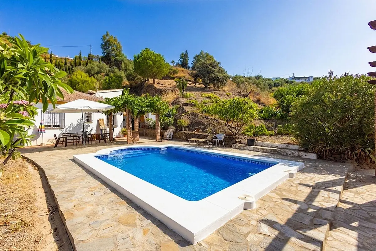 Finca - Cortijo for sale in Sayalonga — photo 1