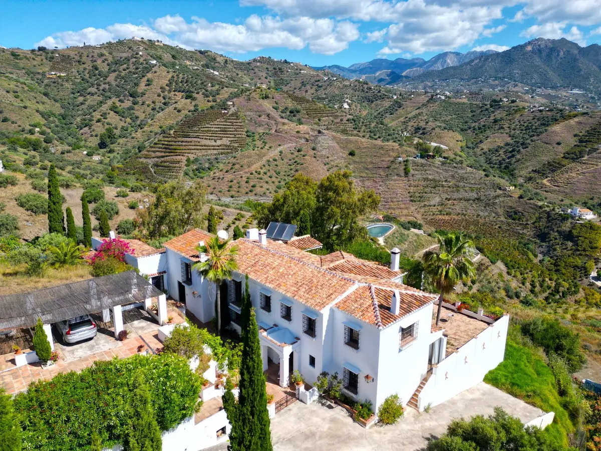 Detached Villa for sale in Torrox — photo 1