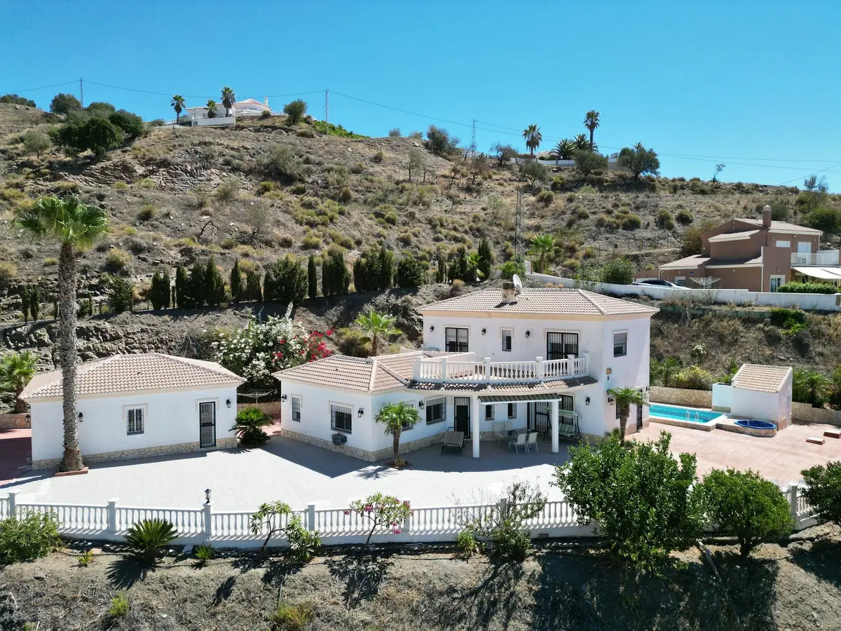 Detached Villa for sale in Arenas — photo 1
