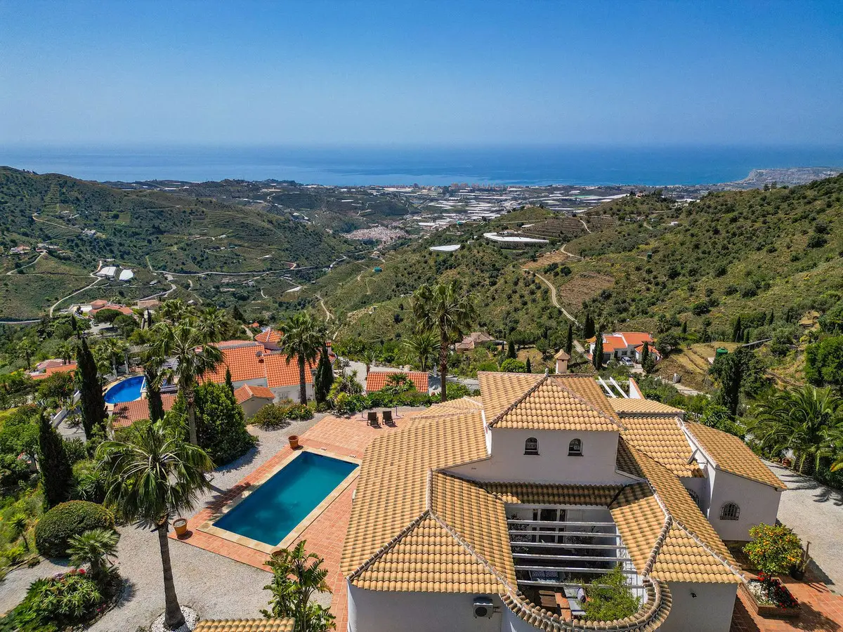 Detached Villa for sale in Arenas — photo 1