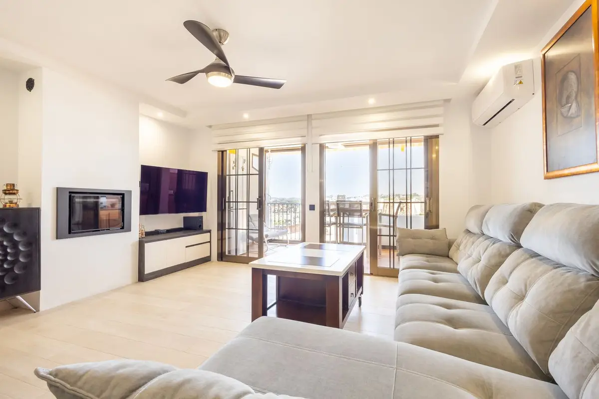 Middle Floor Apartment for sale in Fuengirola — photo 1