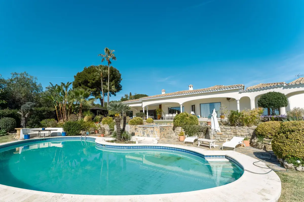 Detached Villa for sale in Benahavís — photo 1