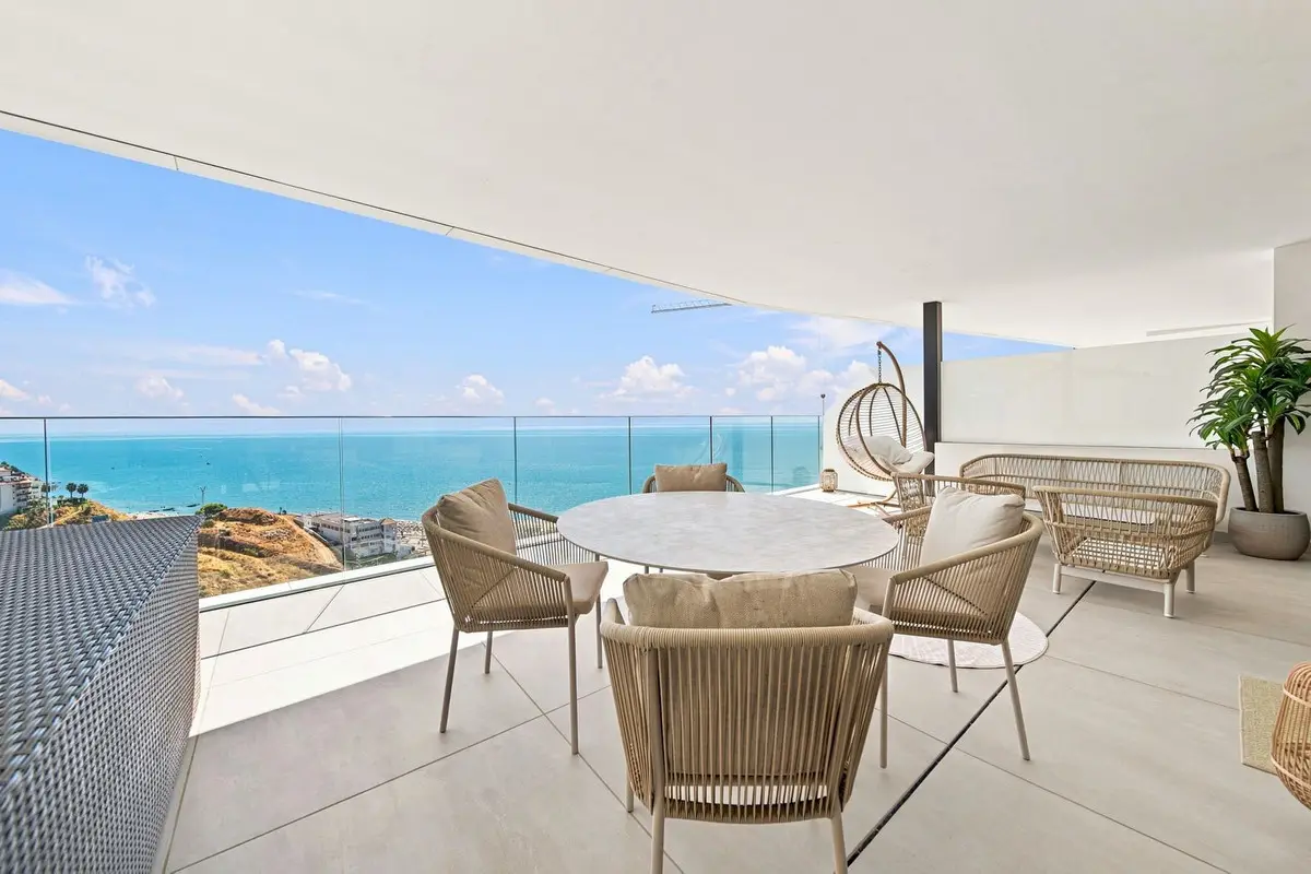 Middle Floor Apartment for sale in Fuengirola — photo 1