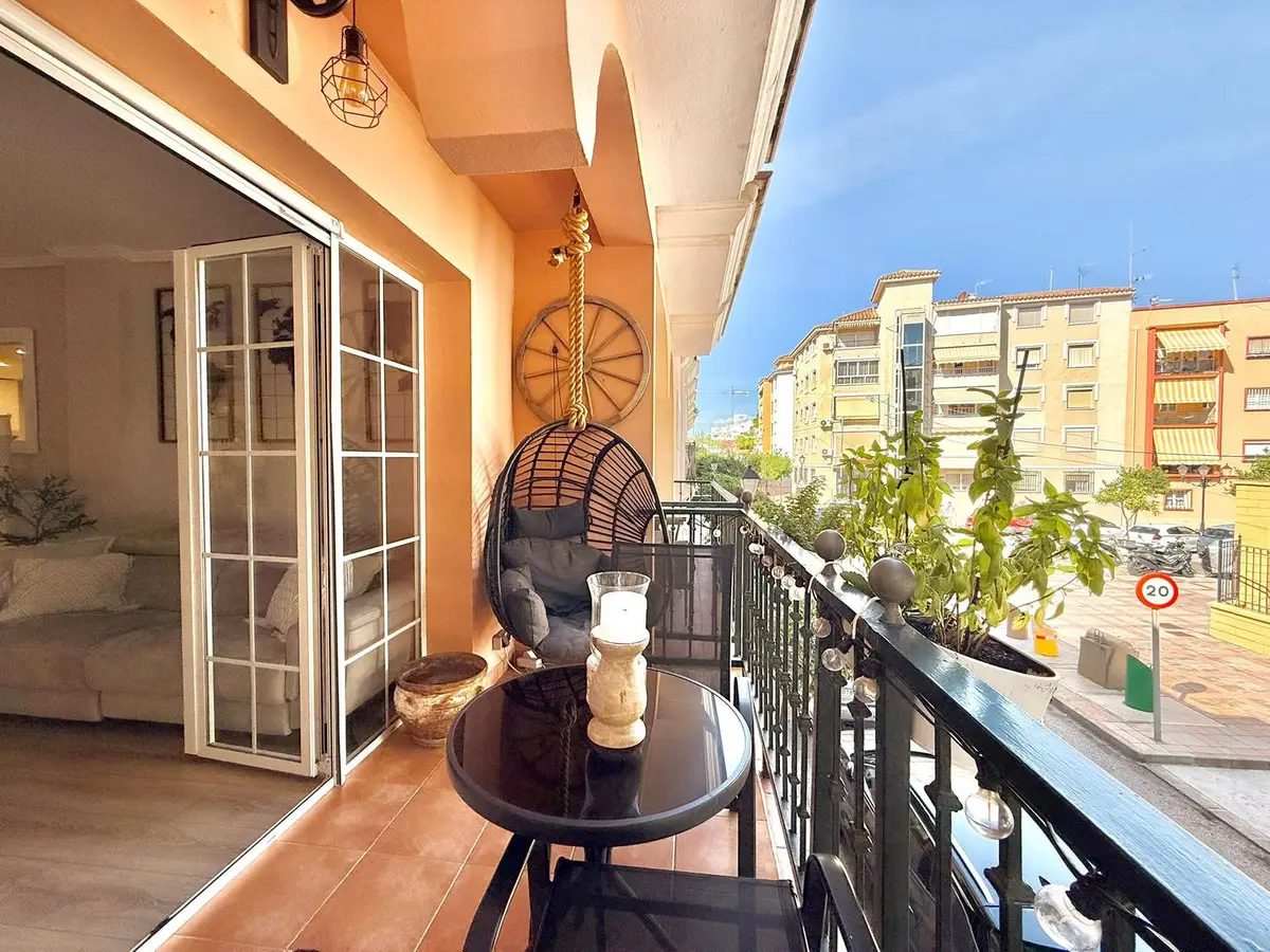Middle Floor Apartment for sale in Fuengirola — photo 1